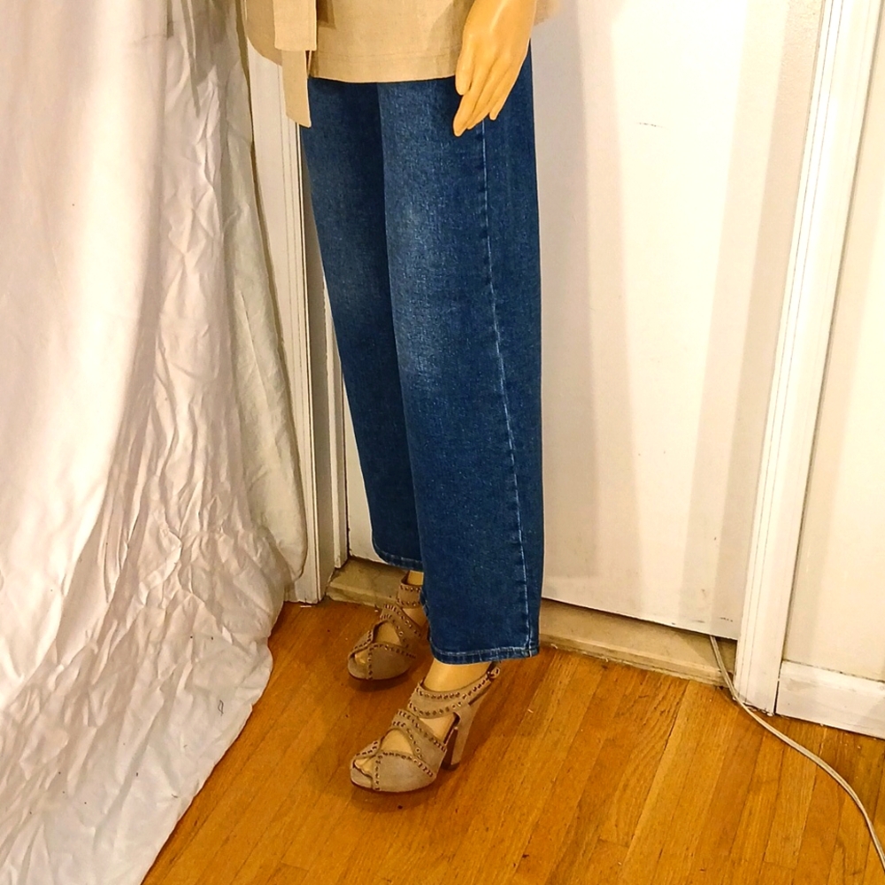 🔥🔥 Like New Prada (Italy) Taupe Suede Heels. - Picture 15 of 16